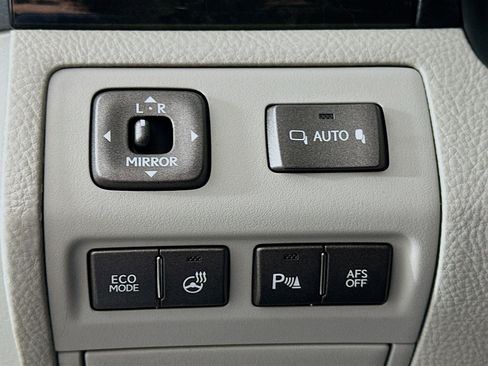 Used 2011 Lexus LS 460 image 16