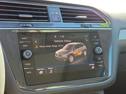 Certified 2020 Volkswagen Tiguan SE image 28