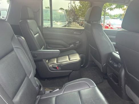 Used 2017 GMC Yukon XL SLT w/ Premium Edition AWD/4WD image 8
