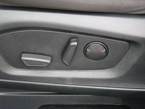 Used 2023 Ford Explorer XLT AWD/4WD image 16