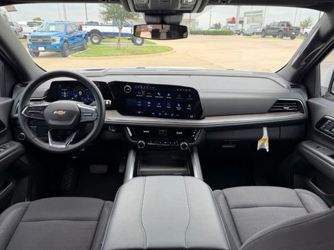 Used 2025 Chevrolet Suburban LS RWD image 24
