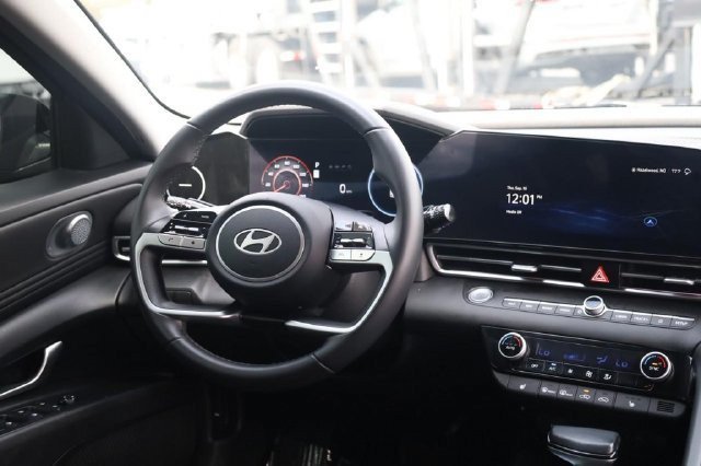 Used 2025 Hyundai Elantra SEL FWD image 22