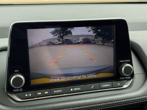 Used 2025 Nissan Rogue SV AWD/4WD image 25
