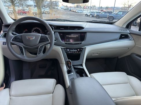 Used 2017 Cadillac XT5 Luxury w/ Driver Awareness Package image 22