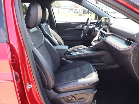Used 2025 Ford Explorer ST AWD/4WD image 14