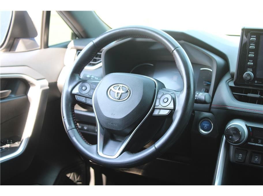 Used 2021 Toyota RAV4 SE w/ Weather & Moonroof Package AWD/4WD image 18