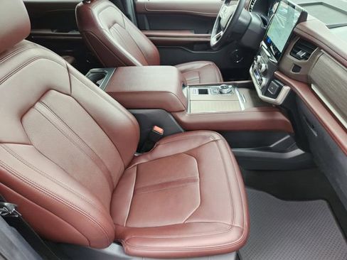 Used 2024 Ford Expedition Limited RWD image 13