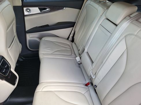 Used 2016 Lincoln MKX Reserve w/ Luxury Package image 30