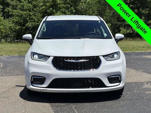 Used 2023 Chrysler Pacifica Touring-L FWD image 33