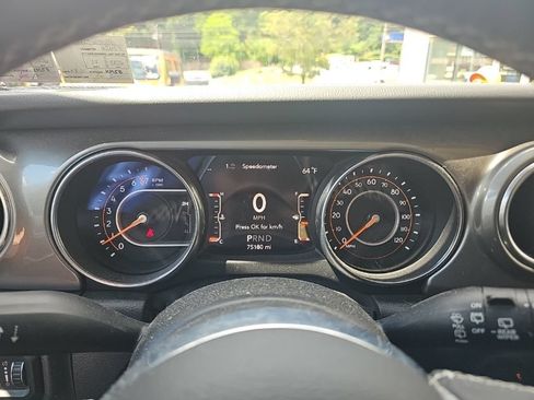 Used 2018 Jeep Wrangler Unlimited Sahara w/ Cold Weather Group AWD/4WD image 6