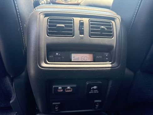 Used 2019 Nissan Pathfinder Platinum FWD image 17