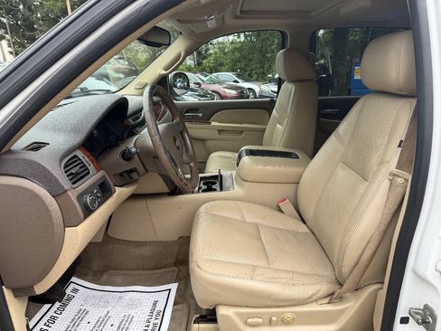 Used 2010 Chevrolet Suburban LTZ RWD image 11