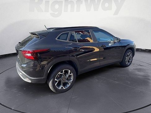 Used 2024 Chevrolet Trax LT FWD image 5