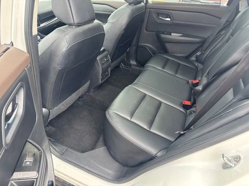 Used 2023 Nissan Rogue SL w/ SL Premium Package image 8