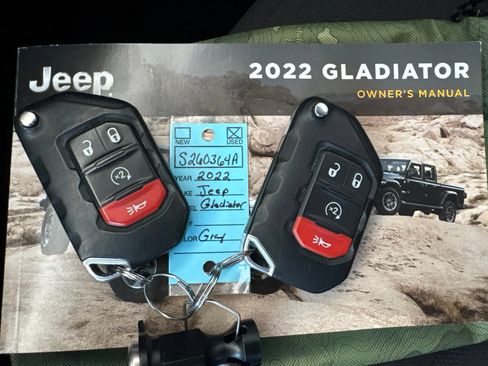 Used 2022 Jeep Gladiator Sport AWD/4WD image 32