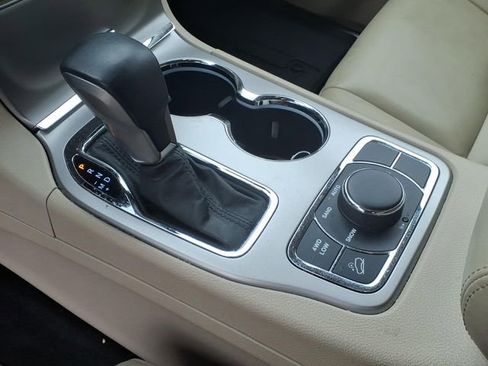 Used 2019 Jeep Grand Cherokee Limited AWD/4WD image 13