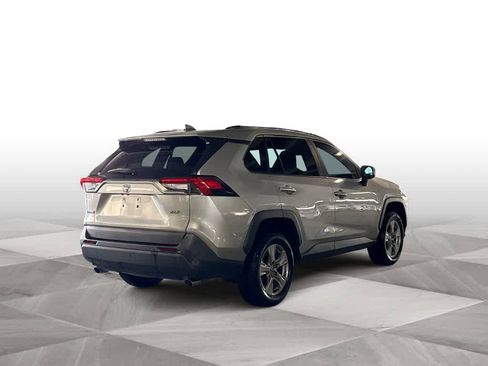 Used 2022 Toyota RAV4 XLE w/ Convenience Package image 8