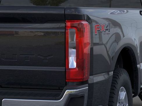New 2026 Ford F250 XLT w/ FX4 Off-Road Package image 21