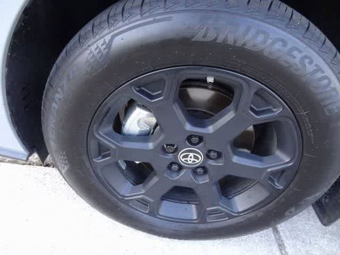 Used 2025 Toyota Sienna XLE Woodland Edition image 18