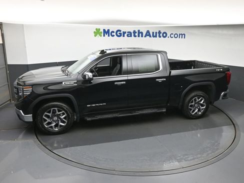 Used 2022 GMC Sierra 1500 SLT w/ SLT Convenience Package AWD/4WD image 18