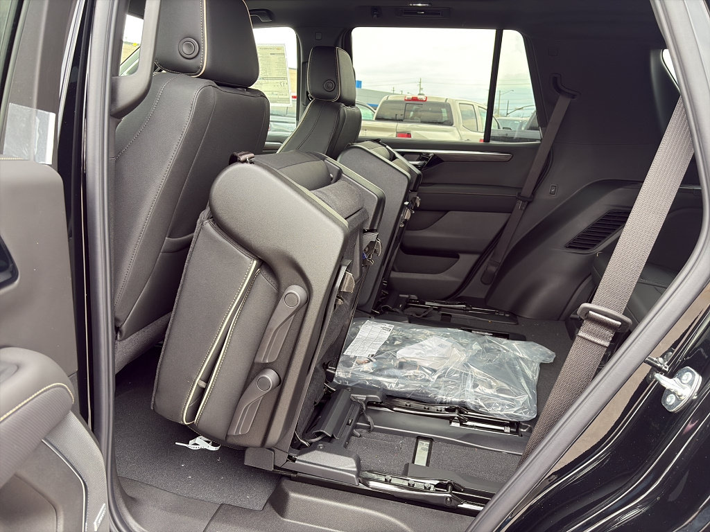 New 2026 Chevrolet Tahoe Premier w/ Sun And Tow Package AWD/4WD image 9