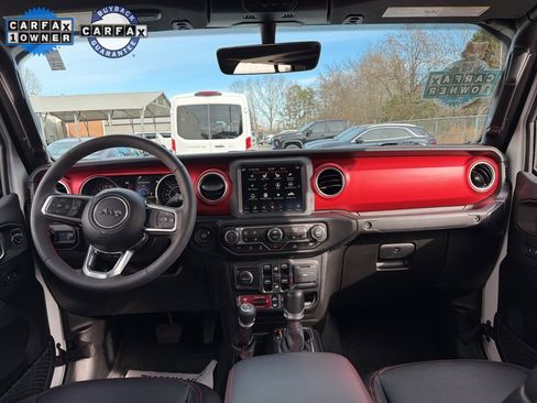 Used 2023 Jeep Gladiator Rubicon w/ Cold Weather Group image 19