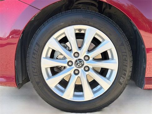 Used 2018 Toyota Camry XLE image 41