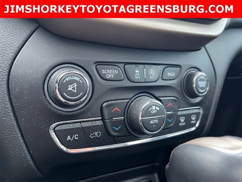 Used 2017 Jeep Cherokee Limited image 24