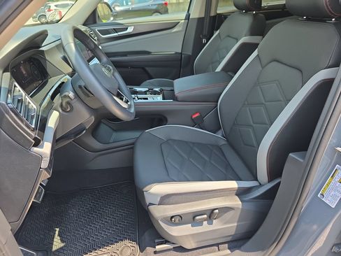 Used 2026 Volkswagen Atlas Peak Edition AWD/4WD image 11