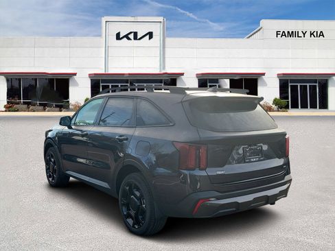 Certified 2025 Kia Sorento X-Line EX image 4