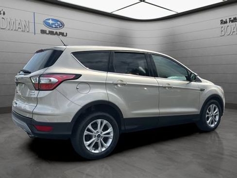 Used 2017 Ford Escape SE w/ SE Cold Weather Package FWD image 4