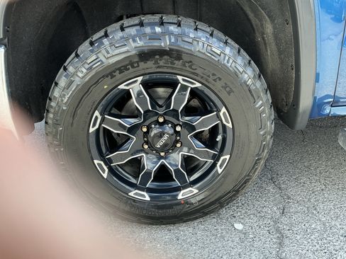 Used 2017 GMC Sierra 1500 SLT w/ SLT Premium Package AWD/4WD image 9