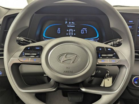 New 2025 Hyundai Elantra SE image 17