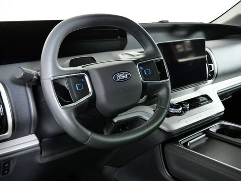 Certified 2025 Ford Expedition Active AWD/4WD image 19