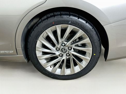 Used 2019 Lexus ES 300h Ultra Luxury FWD image 11
