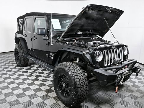 Used 2016 Jeep Wrangler Unlimited Sahara w/ Connectivity Group image 30