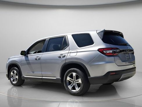 Certified 2025 Honda Pilot EX-L image 8