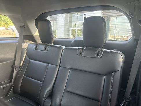 Used 2021 Ford Explorer Limited w/ Equipment Group 301A image 24