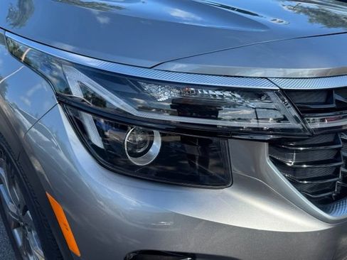 Certified 2024 Kia Seltos S FWD image 9