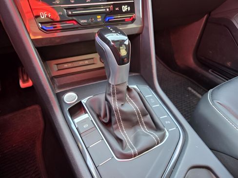 Used 2023 Volkswagen Tiguan SE R-Line image 17