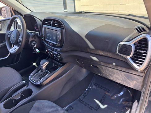 Used 2020 Kia Soul LX FWD image 13