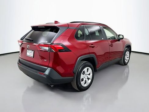 Used 2021 Toyota RAV4 LE image 7