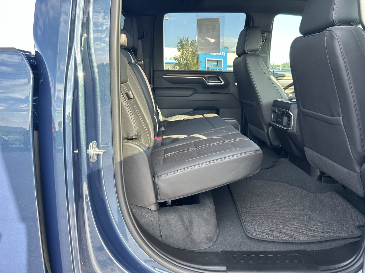 Used 2025 Chevrolet Silverado 2500 High Country w/ High Country Premium Package AWD/4WD image 22