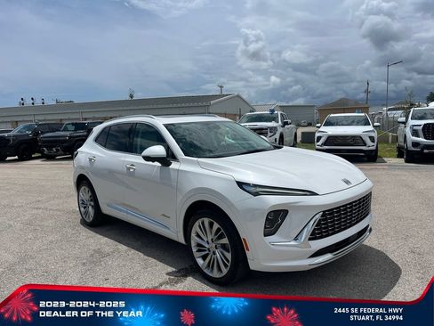 Used 2025 Buick Envision Avenir AWD/4WD image 2