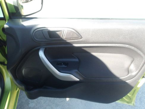 Used 2011 Ford Fiesta SES image 9