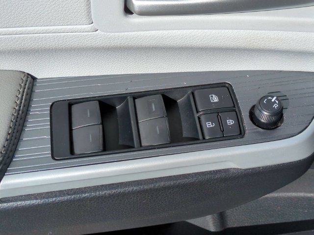 Used 2026 Toyota Sienna XLE FWD image 16