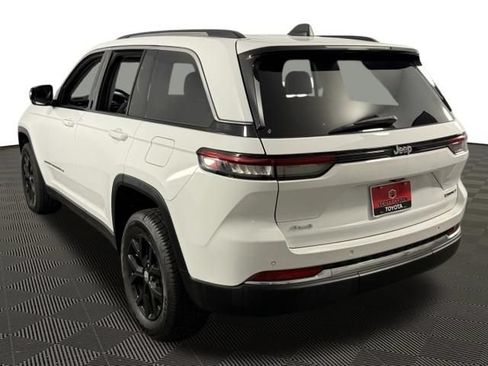 Used 2022 Jeep Grand Cherokee Limited AWD/4WD image 5
