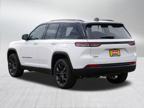 New 2025 Jeep Grand Cherokee Limited w/ Trailer Tow Package AWD/4WD image 3