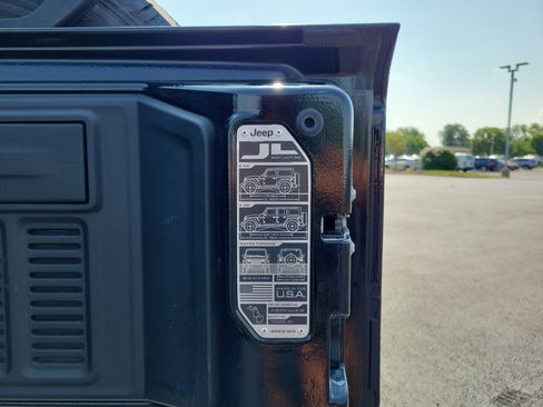 Used 2019 Jeep Wrangler Sport image 9