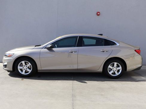 Used 2024 Chevrolet Malibu LS FWD image 2